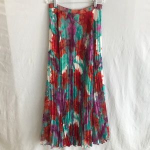 Laundry by Shelli Segal pleated maxi skirt.